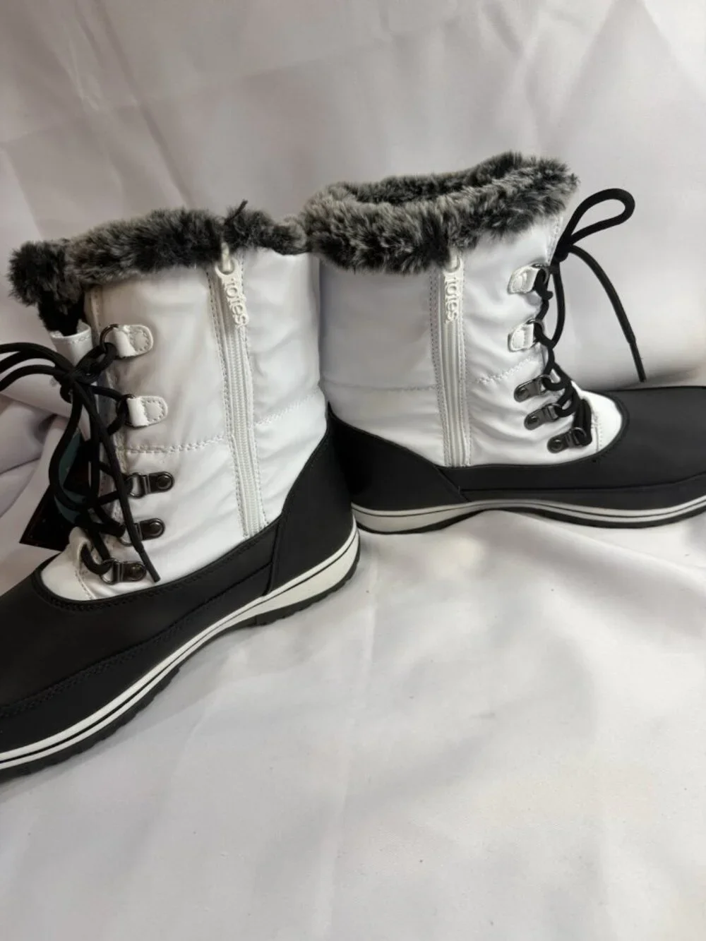 Totes Avery Boots Size 11 Black & White Snow Winter Boot Waterproof Insulated
